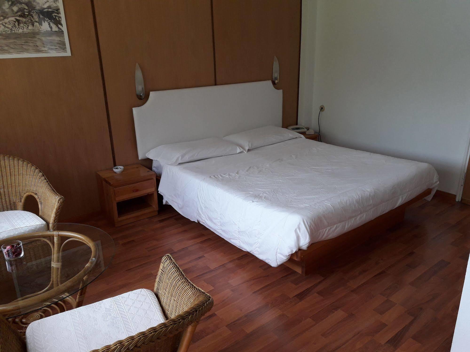 Hotel Nautilus Вальмадрера Екстер'єр фото